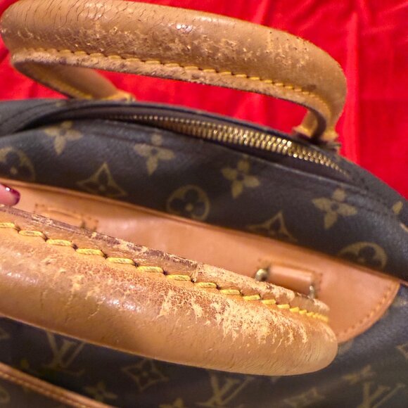 LOUIS VUITTON DEAUVILLE MONOGRAM BAG, TRAVEL BAG, MAKEUP BAG VERY DRY HANDLES - Picture 14 of 16